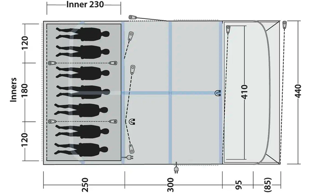 Schematische Darstellung eines Personenaufzugs mit sieben stehenden Personen in einer Kabine, die Maße der Kabine und Türen sind angegeben