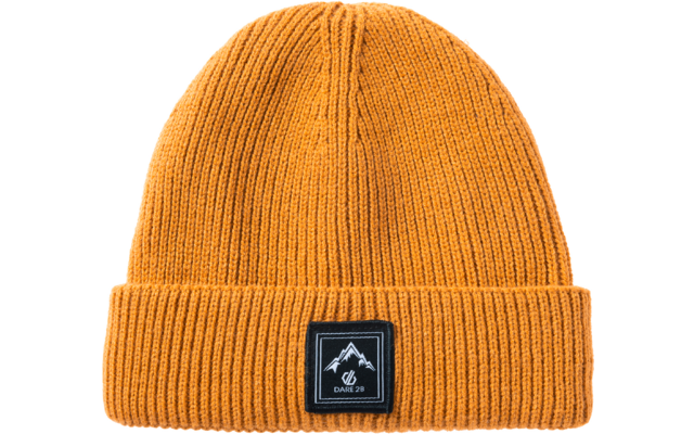 Gorro de punto acanalado naranja con doblez y etiqueta rectangular negra con símbolo de montaña blanco