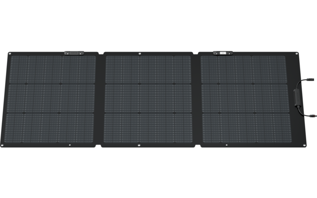 Drei nebeneinander angeordnete schwarze Solarmodule mit Anschlusskabeln rechts