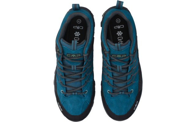 Coppia di scarpe da trekking turchesi, vista dall'alto, affiancate, allacciate, logo CMP sulla linguetta