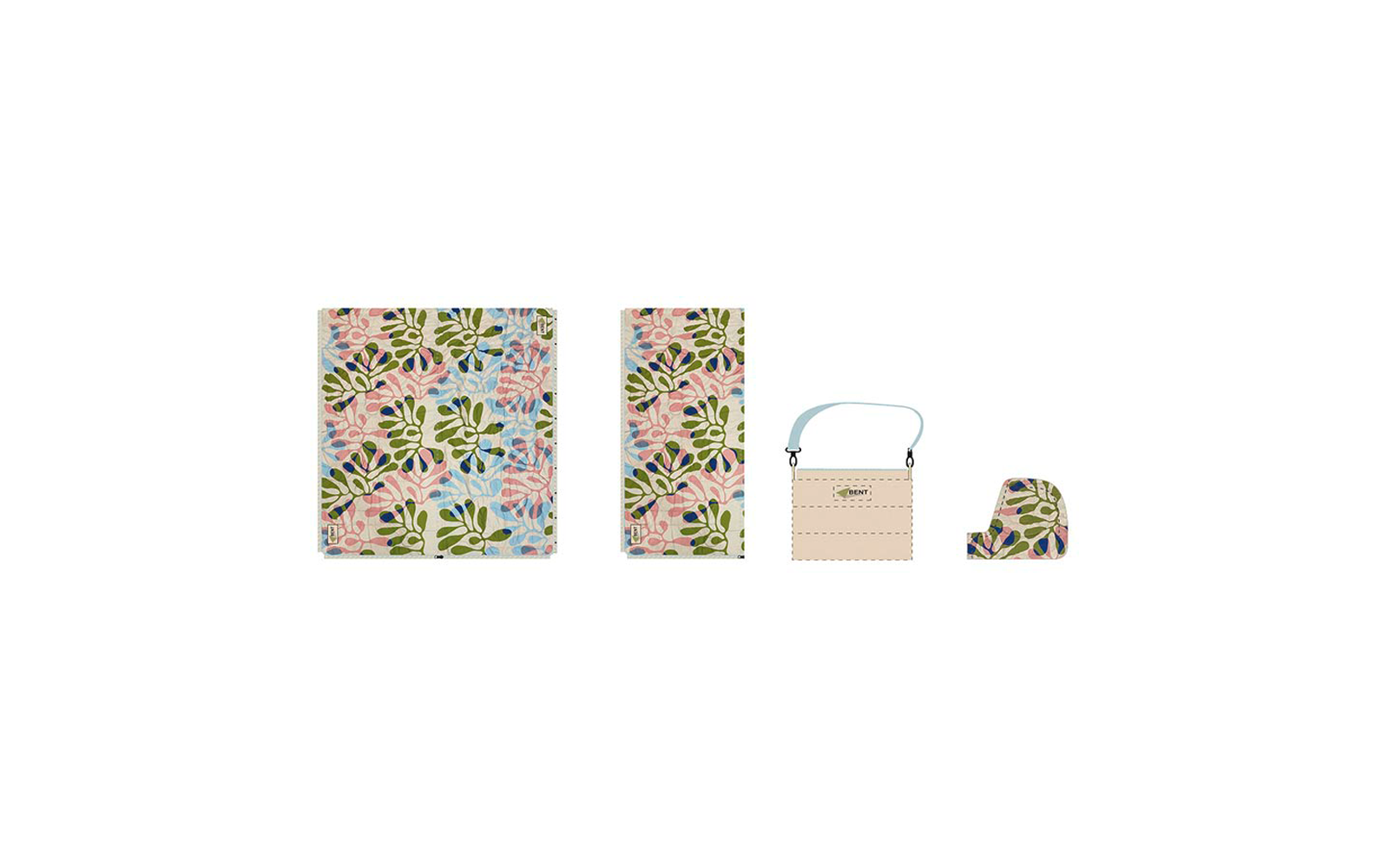 Quatre articles côte à côte : un grand morceau de tissu rectangulaire avec des fleurs roses et des feuilles vertes sur un fond clair ; un morceau rectangulaire étroit et haut avec le même motif floral ; une pochette beige clair avec une lanière bleu clair, un mousqueton noir et un rectangle pointillé cousu sur le devant ; une petite pochette avec le même motif floral