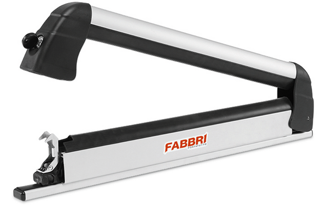 Dispositivo argentato e nero con due bracci lunghi e paralleli, cerniera a un'estremità e logo rosso "FABBRI" sul davanti