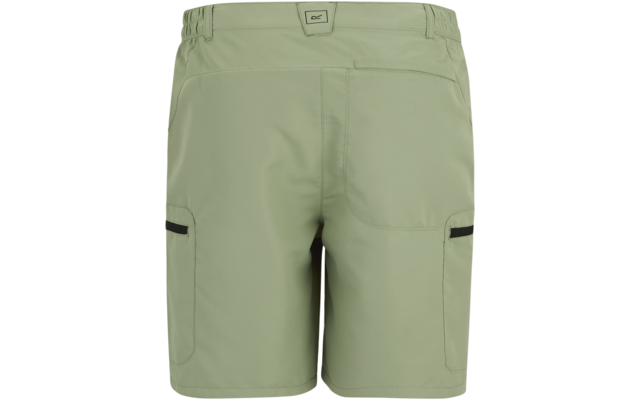 Rückansicht hellgrüner Shorts mit elastischem Bund, zwei aufgesetzten Gesäßtaschen, seitlichen Eingrifftaschen mit schwarzer Einfassung und kleinem rechteckigem Logo-Patch am Bund