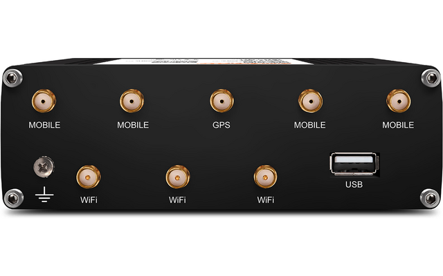 Schwarzes Metallpanel mit acht goldenen Koaxialanschlüssen, Beschriftungen 'MOBILE', 'GPS' und 'WiFi', USB-Anschluss rechts, Erdungssymbol mit Schraubkontakt links, sichtbare Befestigungsschrauben