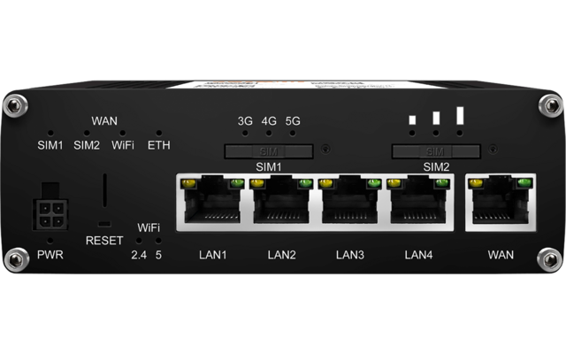Geräterückseite mit zwei SIM-Steckplätzen oben, vier LAN-Ethernet-Ports in der Mitte, einem WAN-Ethernet-Port rechts, LEDs und Beschriftungen: PWR, RESET, WiFi 2.4/5, WAN, SIM1, SIM2, LAN1-LAN4