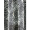 Nahaufnahme von vertikalen, flauschigen Streifen in hellgrau und dunkelgrau