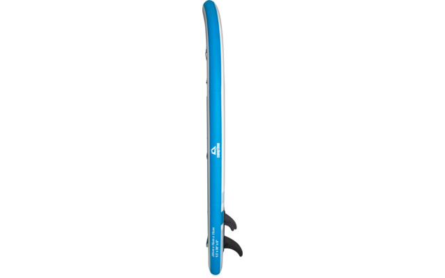 Zwei blaue Stand-Up-Paddle-Boards nebeneinander stehend