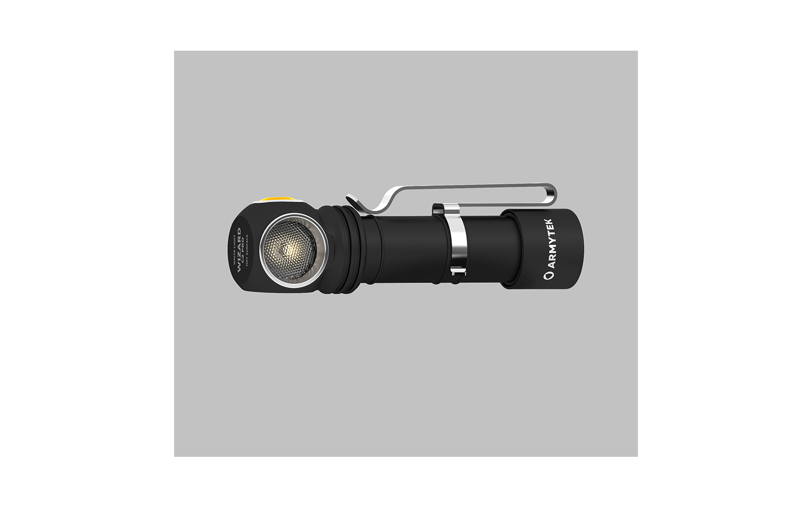 Schwarze Taschenlampe mit Clip auf grauem Hintergrund