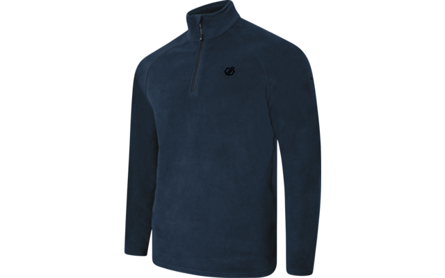 Donkerblauwe fleecetrui met opstaande kraag en halve ritssluiting, klein zwart logo op linkerborst, lange mouwen, witte achtergrond