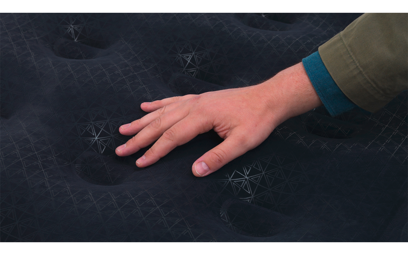 Produktbild Outwell Superior Luftbett Camping mit integrierter Pumpe 1