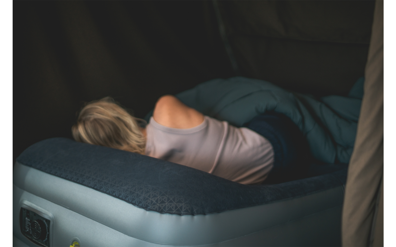 Produktbild Outwell Superior Luftbett Camping mit integrierter Pumpe 1