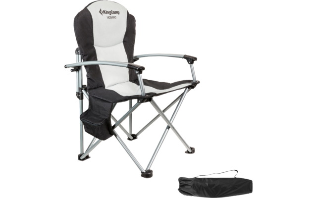 Chaise de camping pliante avec accoudoirs et sac sur fond blanc