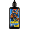 Schwarze Flasche mit blauem Etikett und Illustration einer Katze, die eine Sonnenbrille trägt