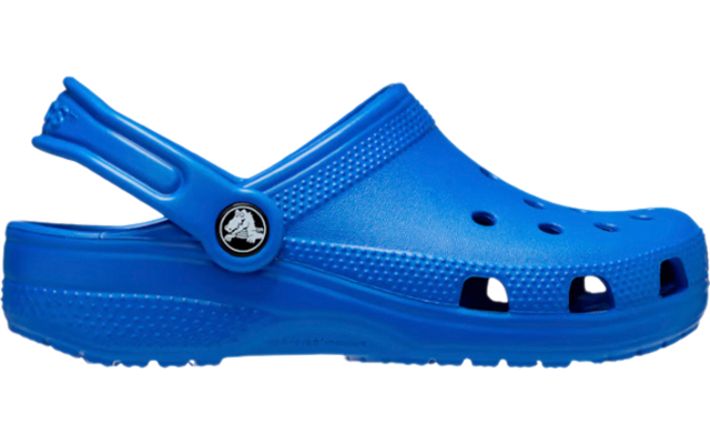 Sabot bleu en plastique avec bride arrière et trous de ventilation