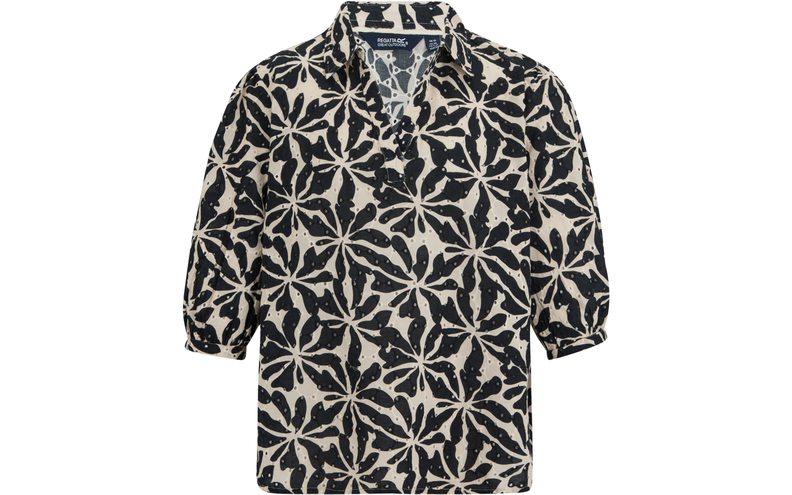 Beige Bluse mit großflächigem schwarzem Blumen- und Blättermuster, kurzer geraffter Ärmel, Hemdkragen, v-förmige Öffnung vorne