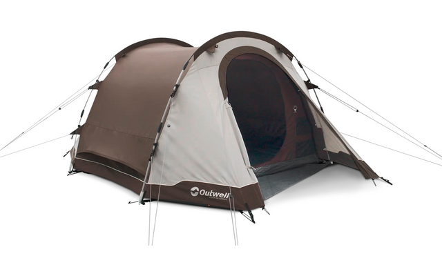 Bruin-beige tent met open ingang, binnennet, scheerlijnen, stokken en zichtbaar logo