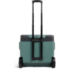 rechteckige türkisgrüne Box mit schwarzem Deckel, zwei Rädern und ausgezogenem Teleskopgriff