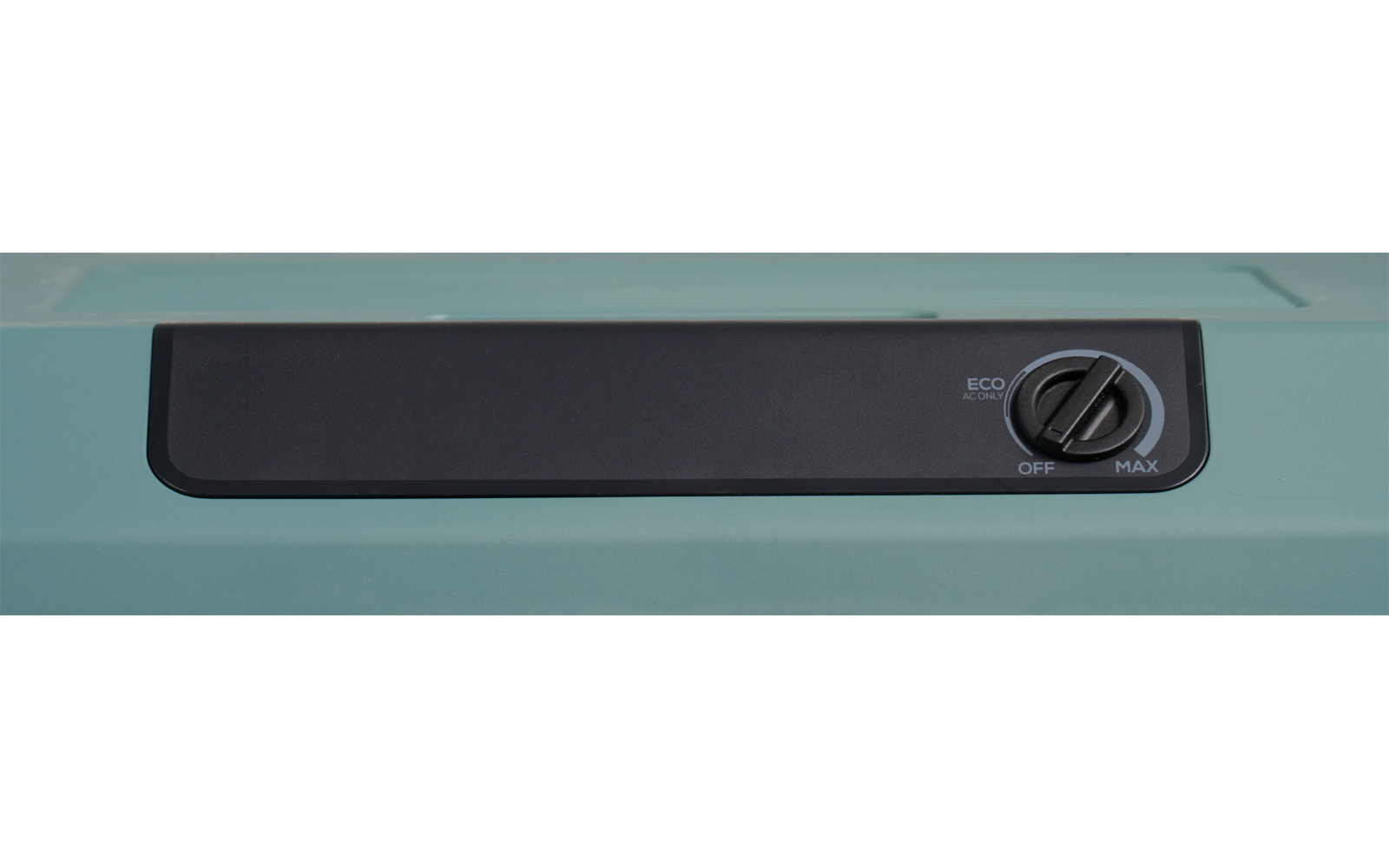 Türkisfarbene Oberfläche mit schwarzem rechteckigem Panel und rundem Drehregler rechts, Beschriftung 'OFF' und 'MAX'