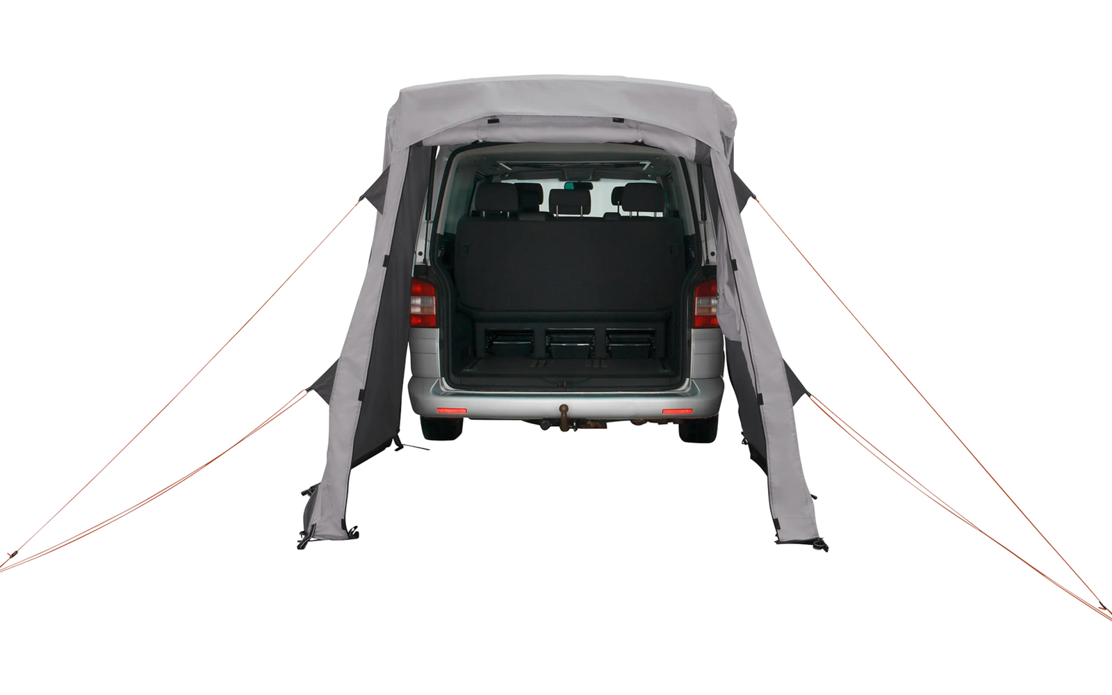Graues Fahrzeug mit geöffnetem Heck und angebrachtem grauen Zelt