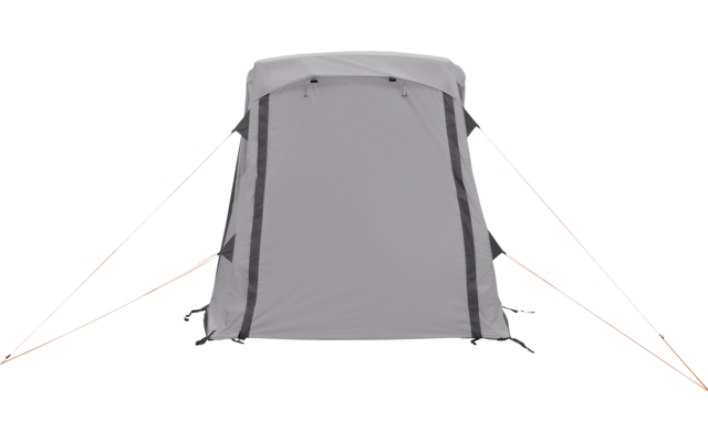 Graue, freistehende Stoffstruktur mit geschlossener rechteckiger Vorderseite, mittigem vertikalen Reißverschluss und vier orangen Abspannleinen