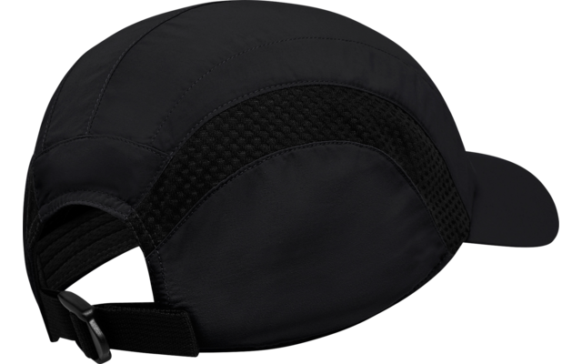 Schwarze Sportkappe mit kurzem gebogenem Schirm, seitlichen Netz‑Einsätzen und verstellbarem Riemen mit Kunststoffverschluss