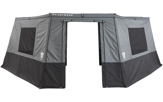 Graues Zelt mit mittiger offener Tür, zwei rechteckigen Fenstern an den Seiten und Schriftzug VICKYWOOD am oberen Rand