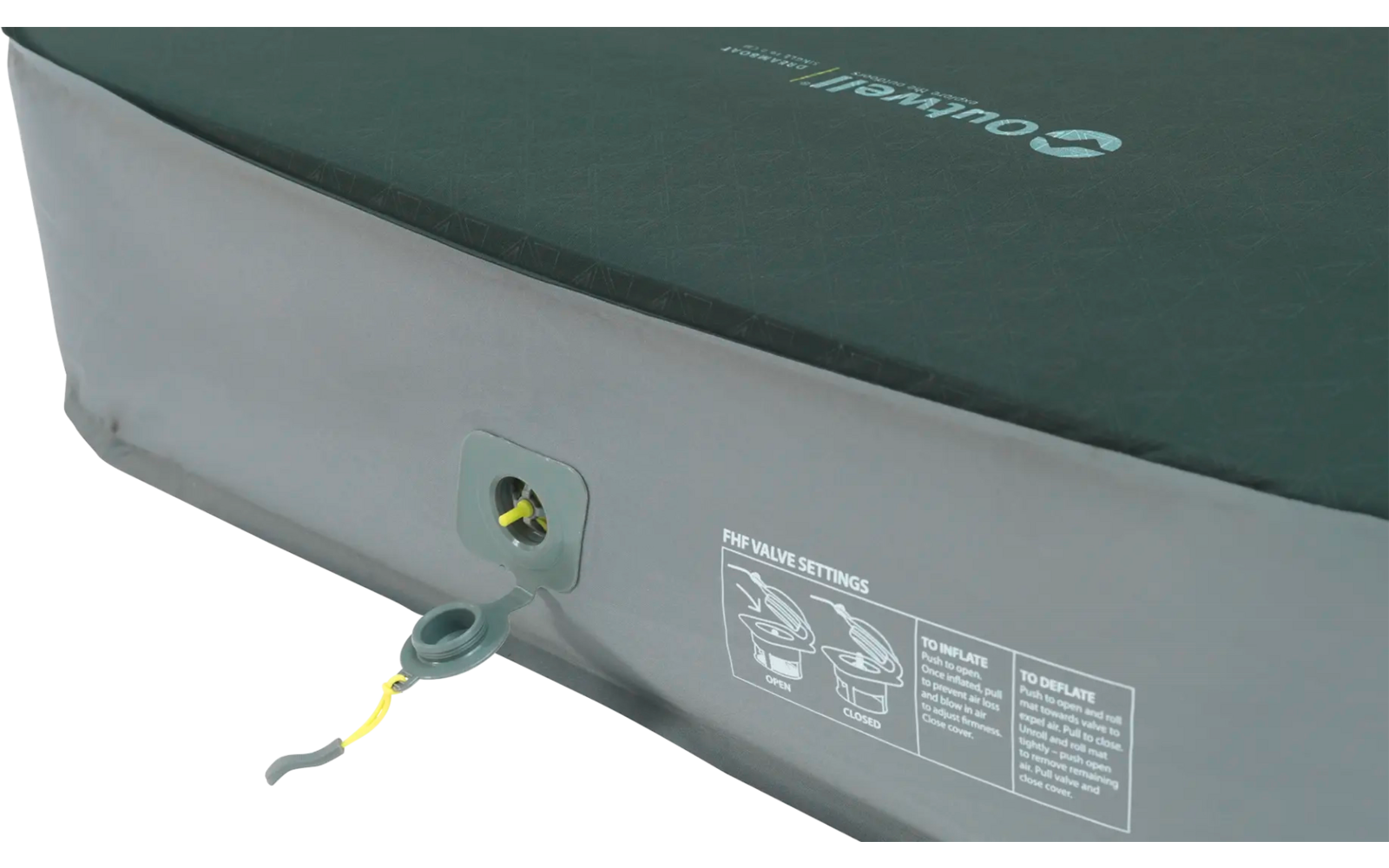 Close-up van een grijs-groen opblaasbaar matje met een ventiel en instructies