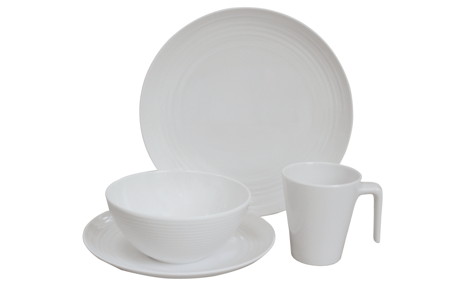 Weißes Geschirrset bestehend aus Teller, Schüssel, Tasse und Untertasse vor weißem Hintergrund