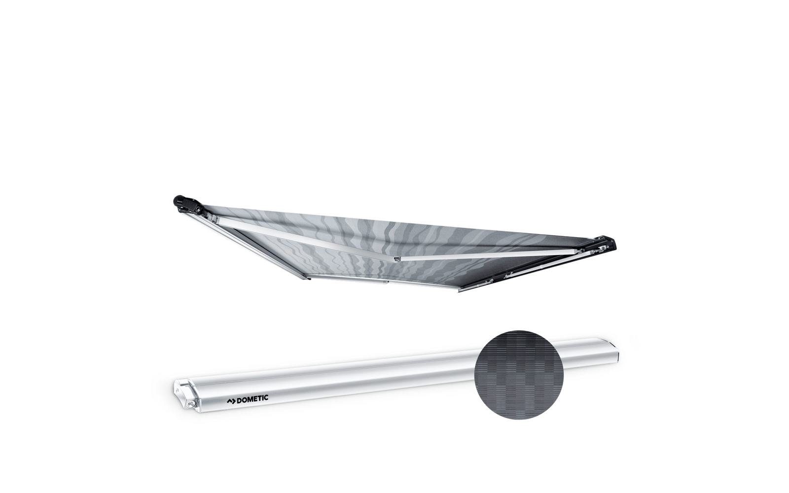 Ausgefahrene dunkelgrau gemusterte Markise mit zwei Teleskoparmen und weißer Metallkassette mit Dometic-Logo