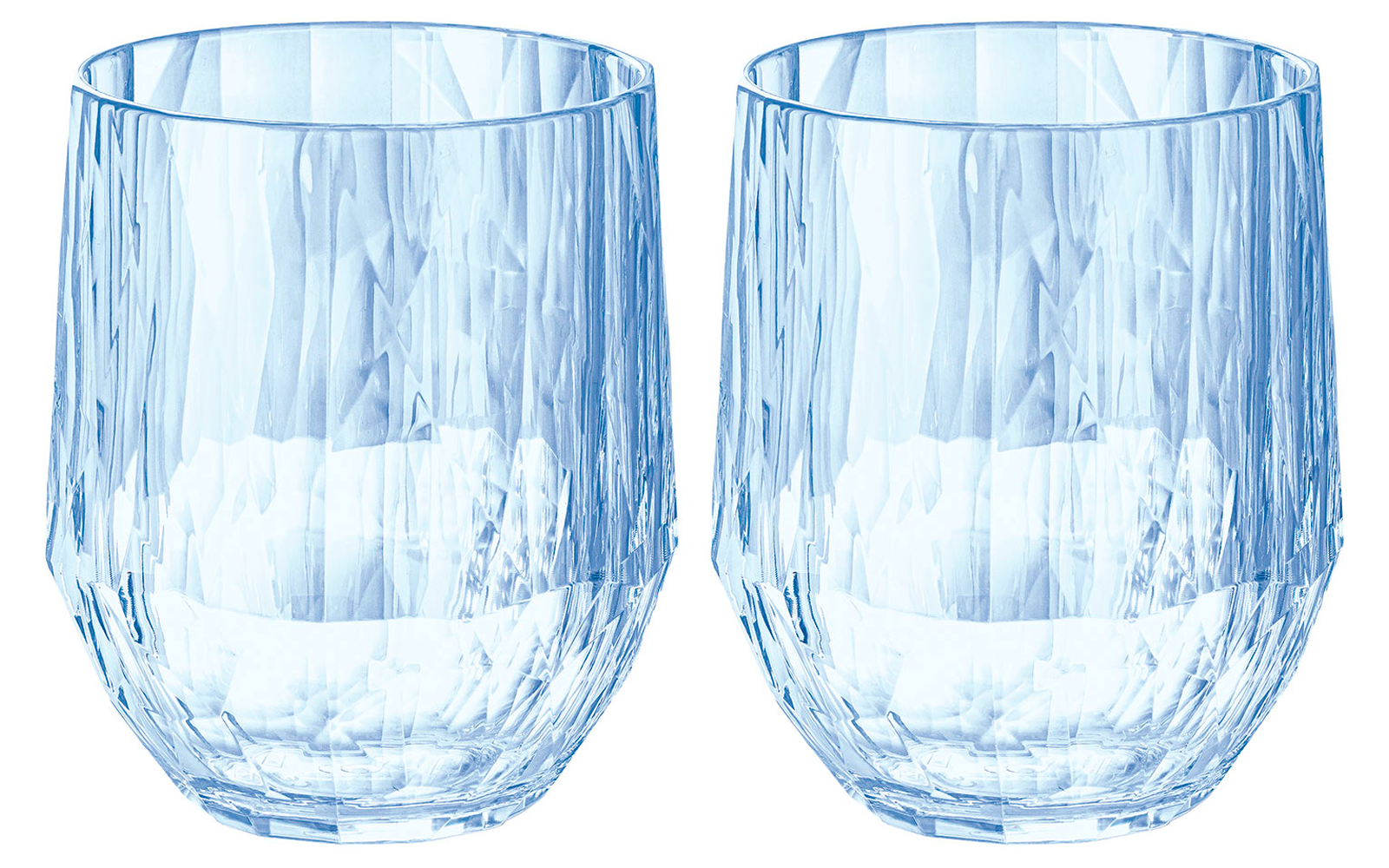 Twee transparante glazen met een geslepen patroon