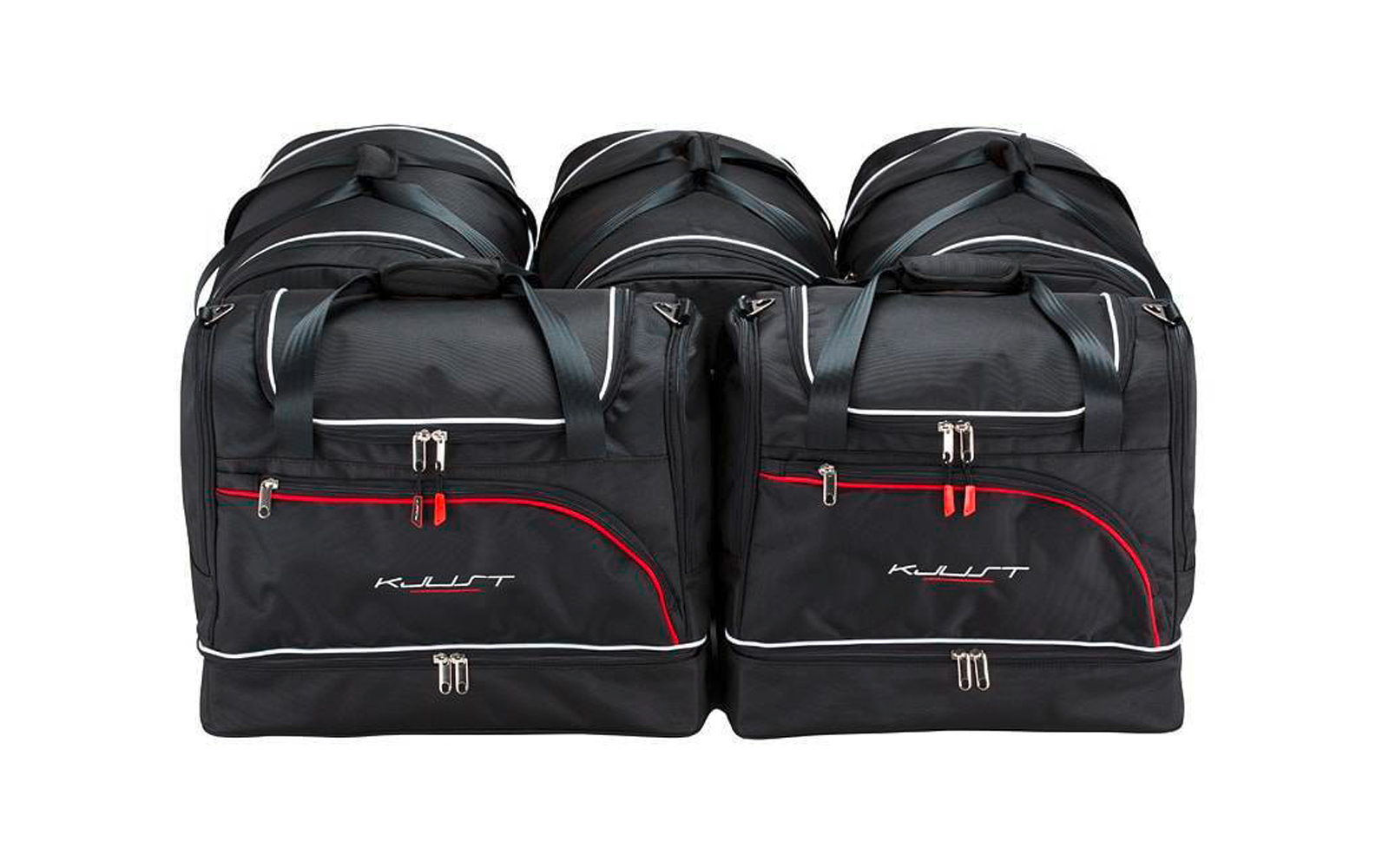 Deux sacs de voyage noirs côte à côte avec garniture rouge, plusieurs fermetures éclair et passepoil blanc