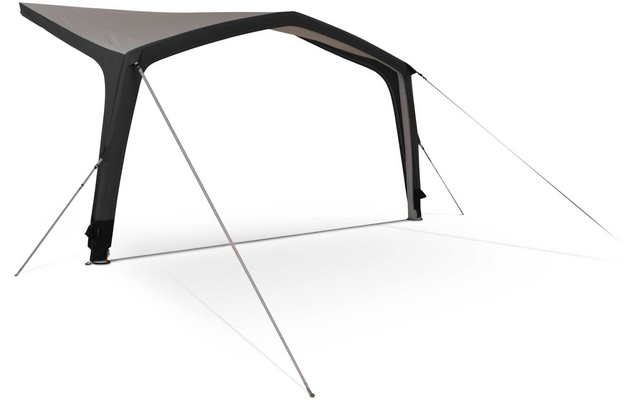 Offene, freistehende Struktur mit grauer Plane, schwarzem Rahmen und abgespannten Seilen auf weißem Hintergrund