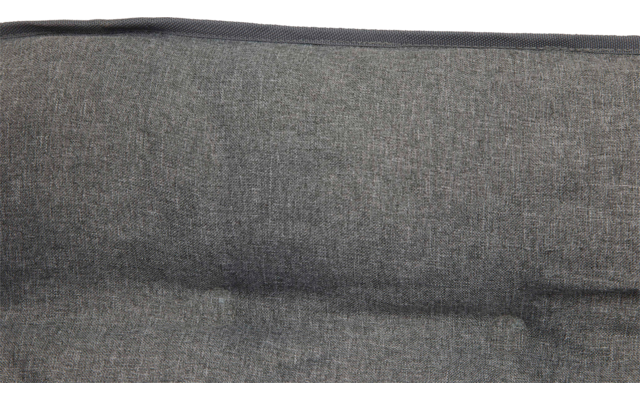 Grau melierter Stoff mit einer horizontalen Naht und leichten Falten