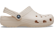 Beige klomp met ventilatieopeningen, profielzool en hielriem