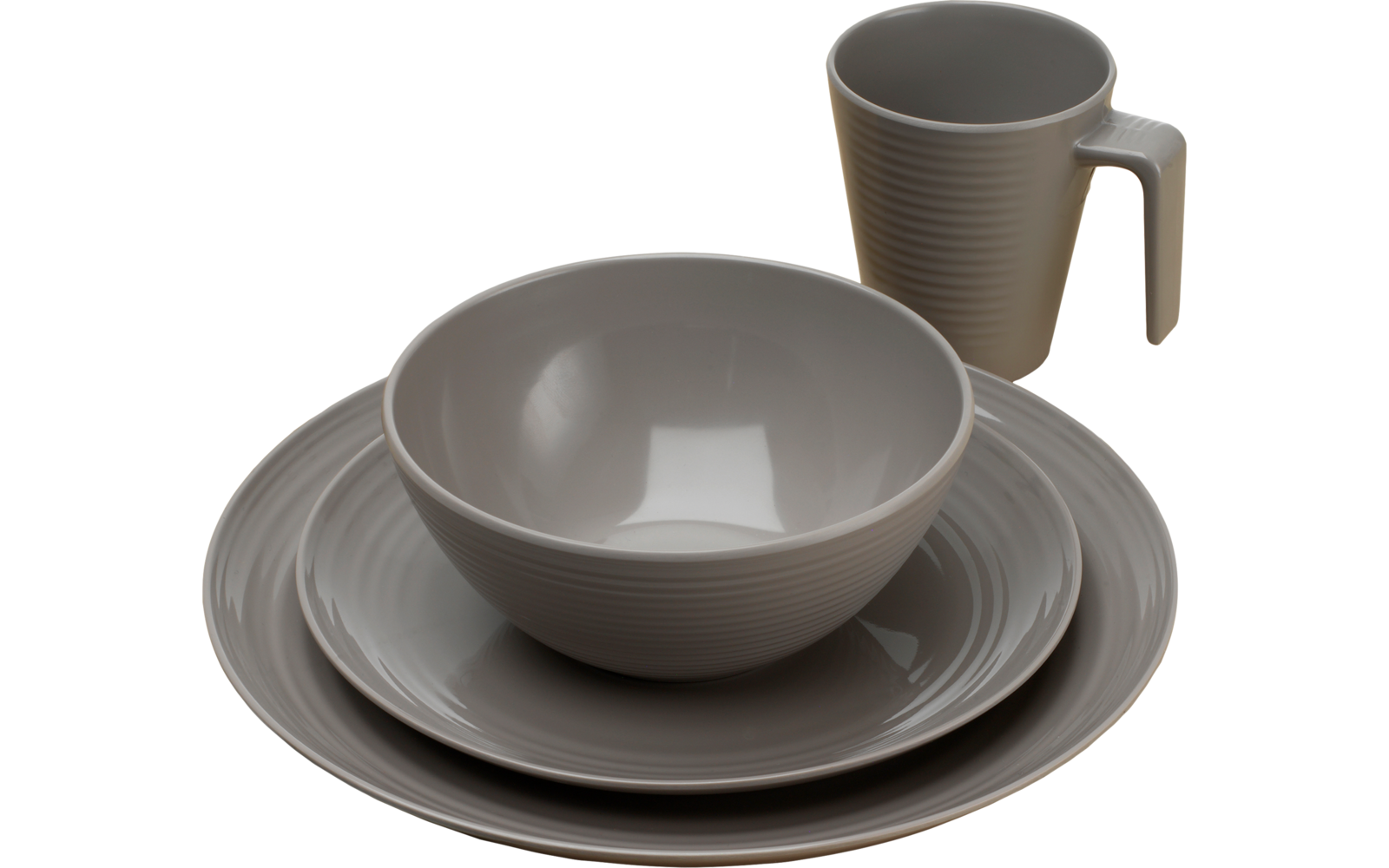 Braune Tasse, Schüssel und zwei Teller auf weißem Hintergrund