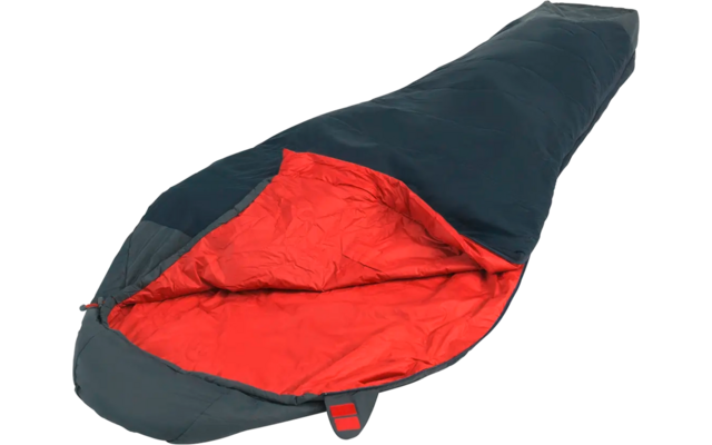 Een open slaapzak met rode voering en donkerblauw buitenmateriaal