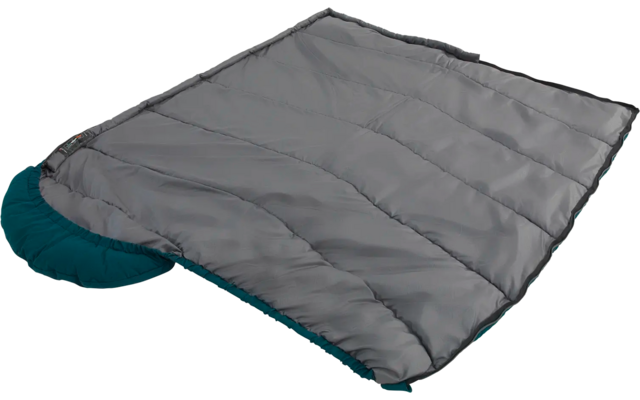 Gefaltete graue Decke mit einer grünen Kante auf weißem Hintergrund