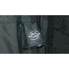 Dunkelgrüner Stoff mit Ärmel und Tasche, weißes ‚In/Out‘-Logo