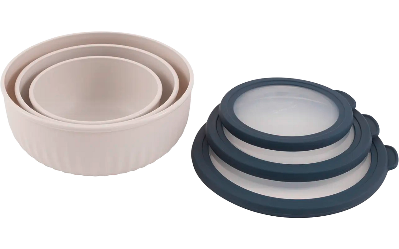 Drie geneste keramische mengkommen, twee crèmekleurig, één donkerblauw met wit interieur