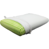 Schräg liegendes weißes Kissen mit offenem Bezug, grüner gelochter Schaumkern sichtbar