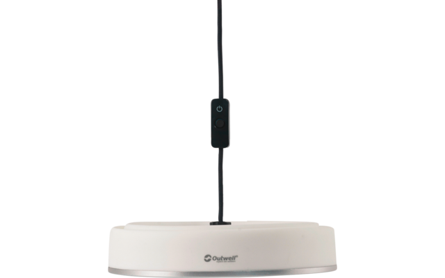 Witte ronde lampenkap met een zwarte hangende voedingskabel en een zwarte rechthoekige inline schakelaar (voedingssymbool, ronde knop). Merktekst "Outwell" op de kap