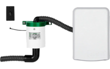 Elektronisch apparaat met buizen en kabels, witte en groene behuizing