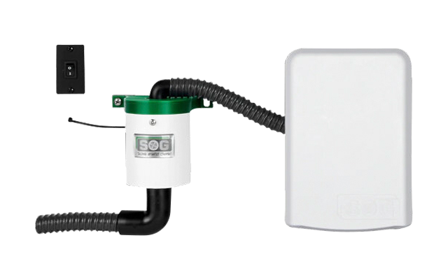 Dispositivo elettronico con tubi e cavi, custodia bianca e verde