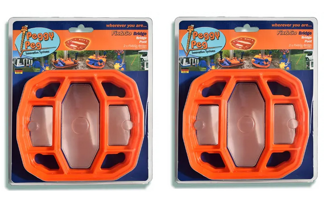Dos blísters idénticos, cada uno con una pieza de plástico naranja sobre una cartulina azul