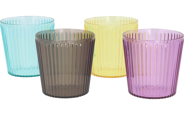 Vier bunte, durchsichtige Trinkgläser aus Glas in Blautönen, Braun, Gelb und Lila