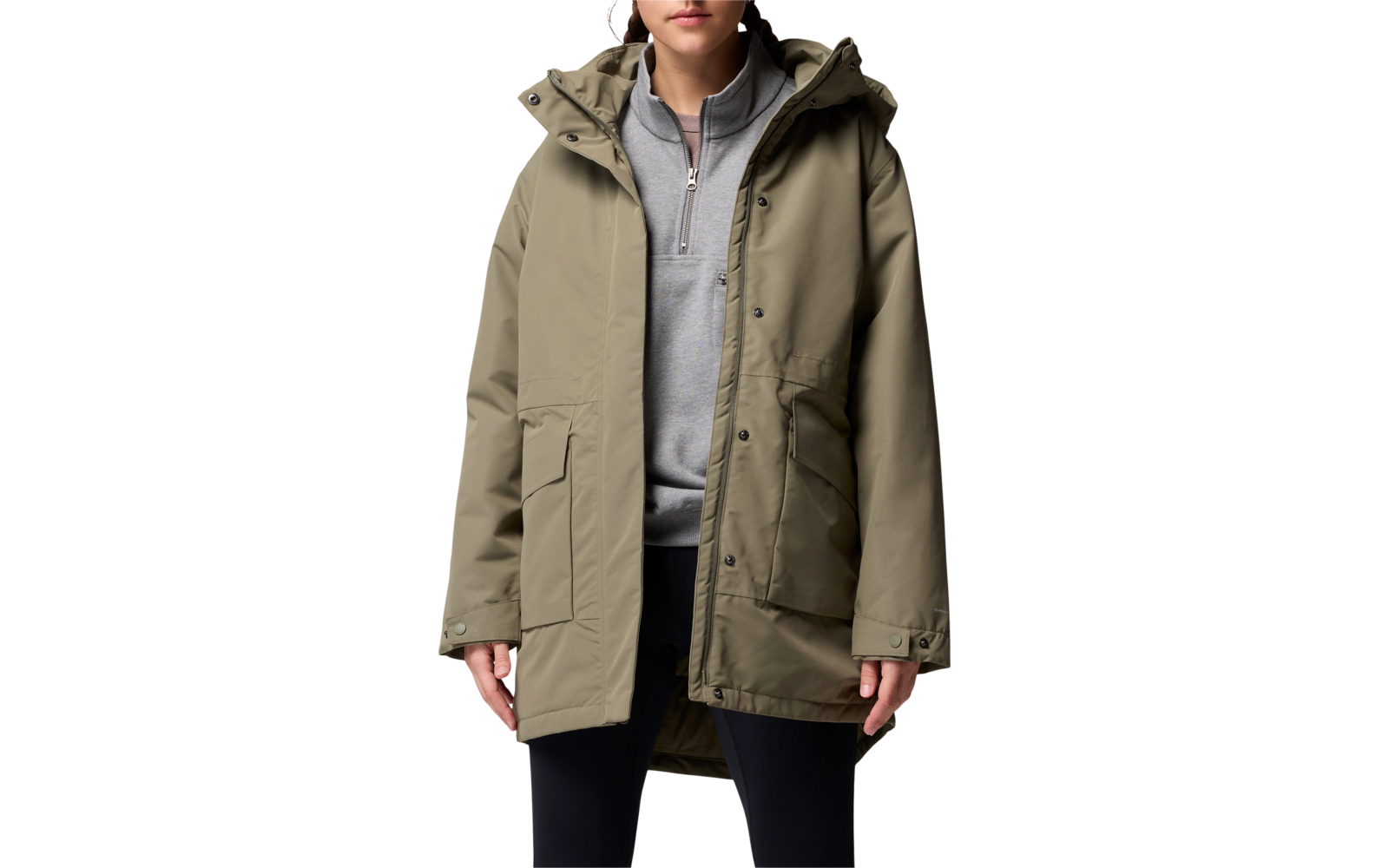 Femme portant une veste verte à capuche et un sweat à capuche gris en dessous