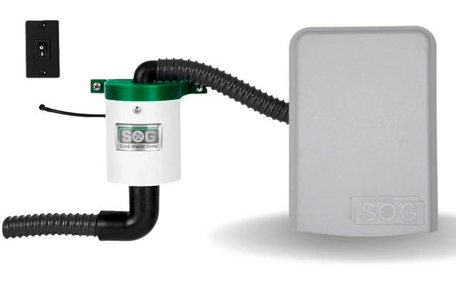 Dispositivo electrónico con carcasa negra y blanca conectada por tubos negros flexibles, cubierta gris a la derecha