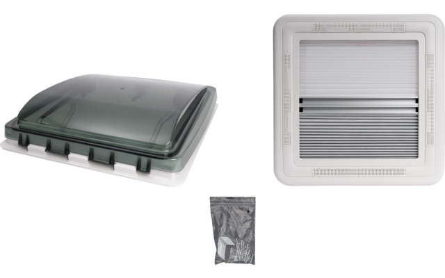 Zwei quadratische weiße Rahmen mit abgerundeten Ecken: links eine graue, leicht gewölbte getönte Abdeckung, rechts eine weiße Platte mit horizontalen Lamellen. Darunter ein kleines transparentes Plastikbeutel mit mehreren dunklen Kleinteilen
