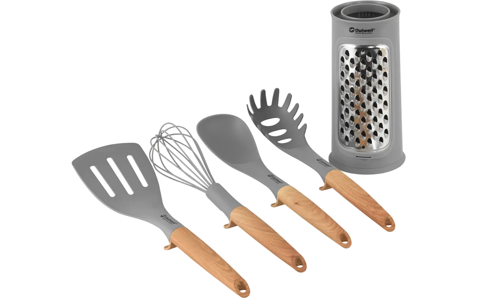 Vier keukengerei met zwarte handgrepen en houten uiteinden, waaronder een spatel, een garde, een pastalepel en een kaasrasp