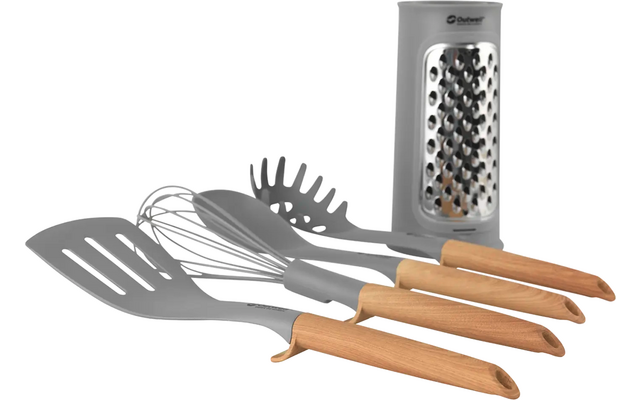 Keukengerei met houten handvatten en een metalen rasp